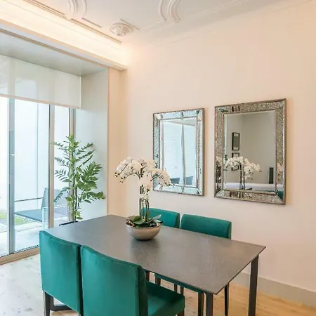 Courtyard & Elegance * ליסבון