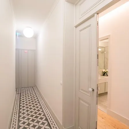 Courtyard & Elegance דירה *