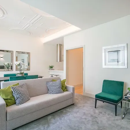 Courtyard & Elegance Apartment *