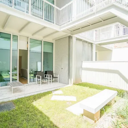 Courtyard & Elegance דירה