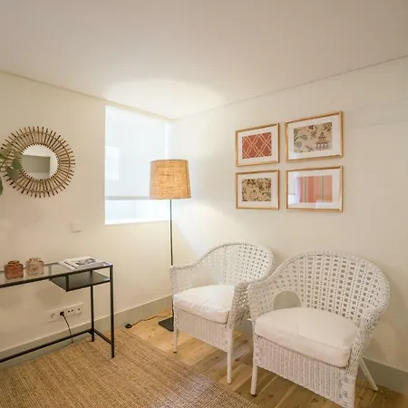 Courtyard & Elegance דירה