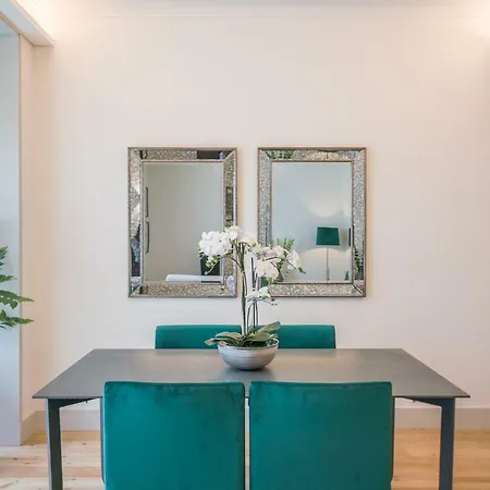 Courtyard & Elegance Apartment