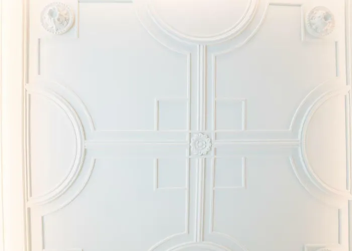 Courtyard & Elegance