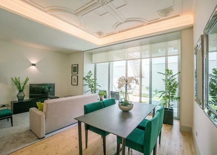 Courtyard & Elegance