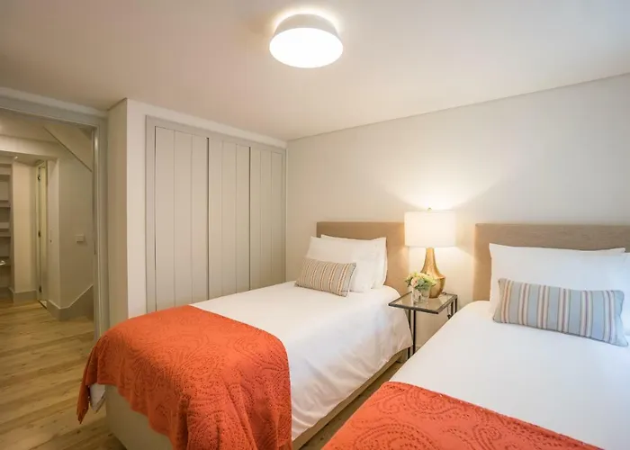 Courtyard & Elegance